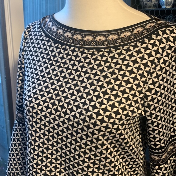 Max Studio Dress NWOT Size Small flare sleeves - Picture 6 of 7